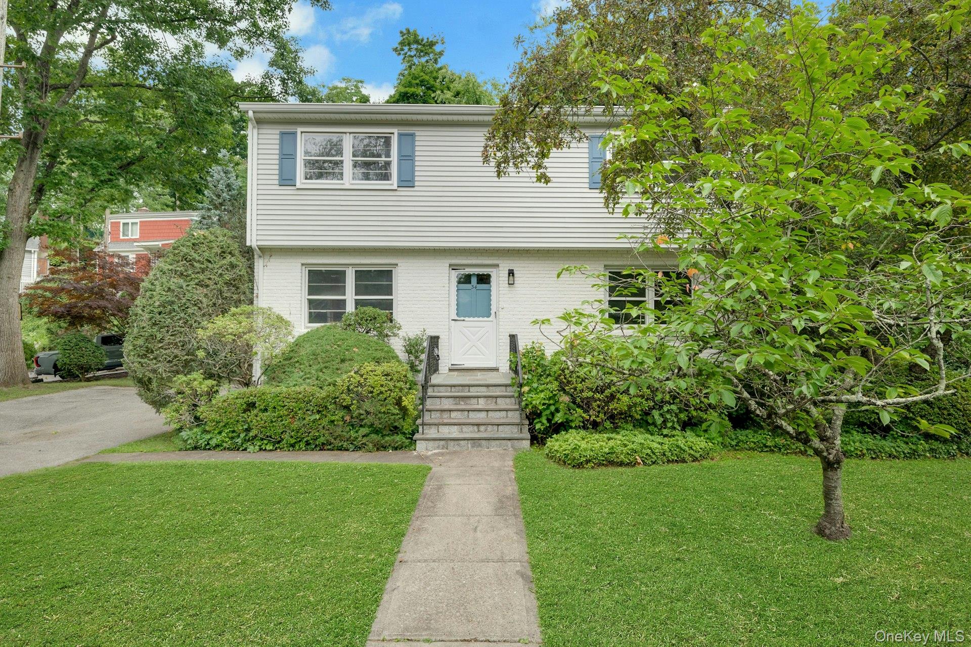 Welcome home to the highly sought-after Greenvale section of Eastchest...