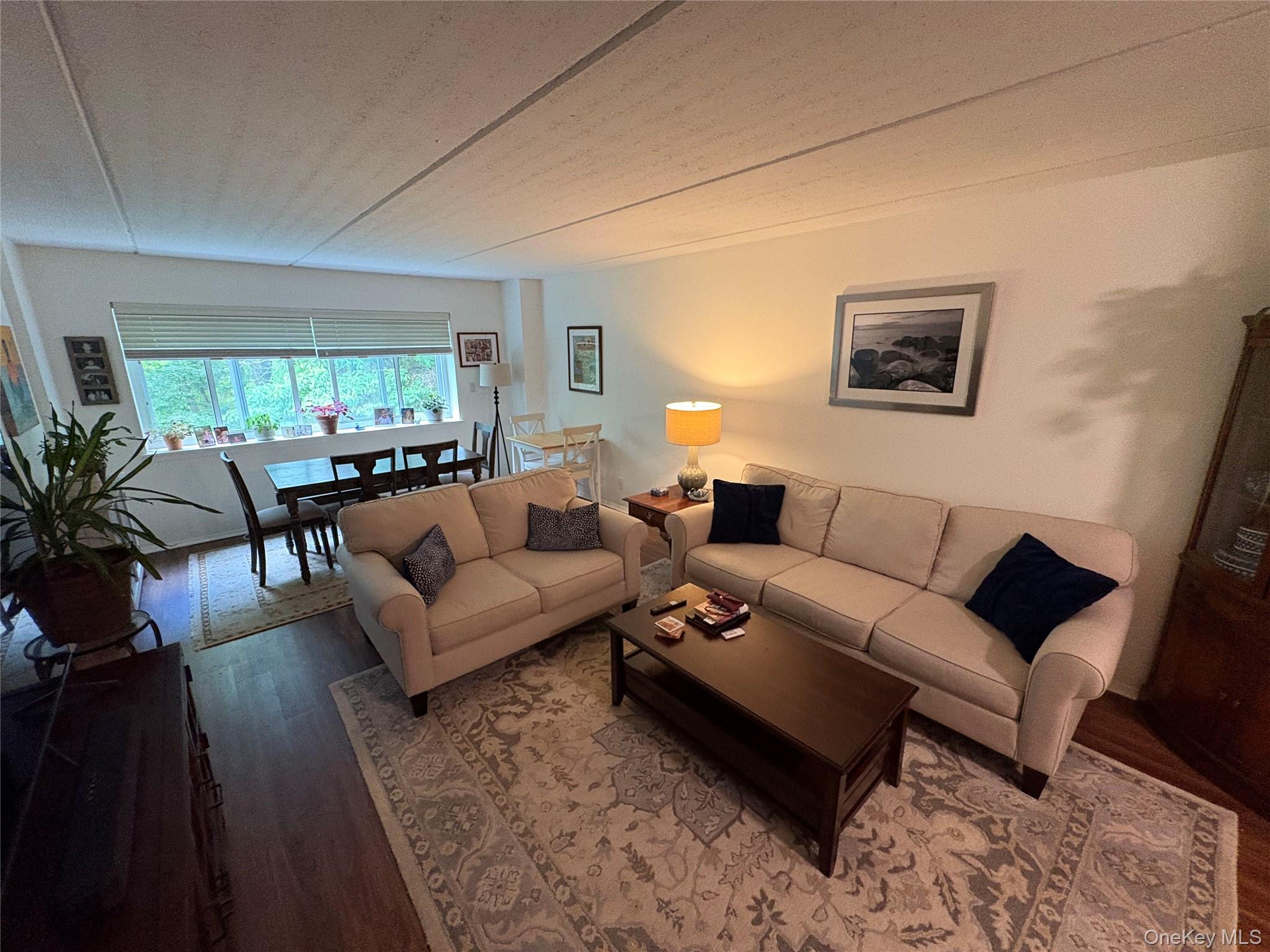 Move right into this beautifully maintained one bedroom, one bathroom...
