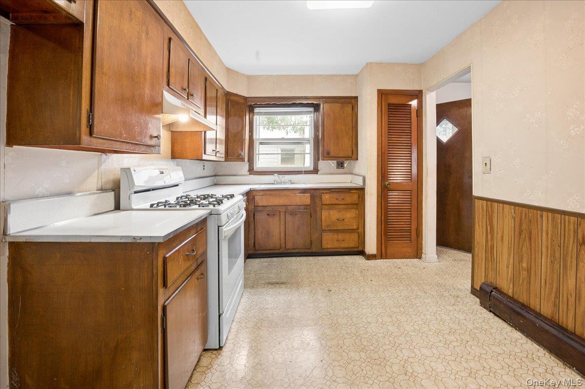Photo 9 of this property
