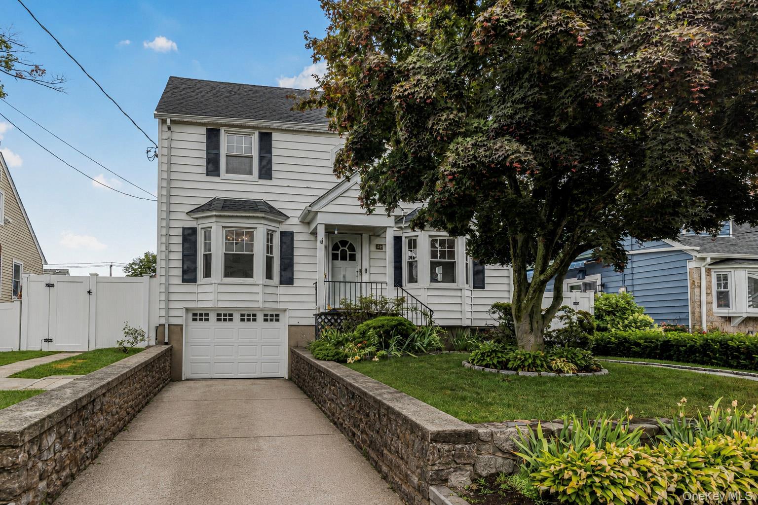 Well maintained and updated single family located in a quiet one way s...