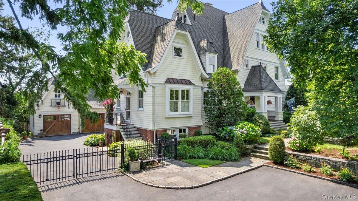 Photo 3 of this property