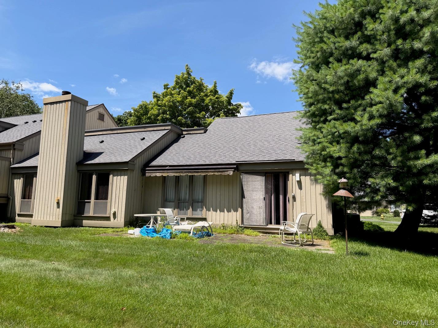 Photo 4 of this property