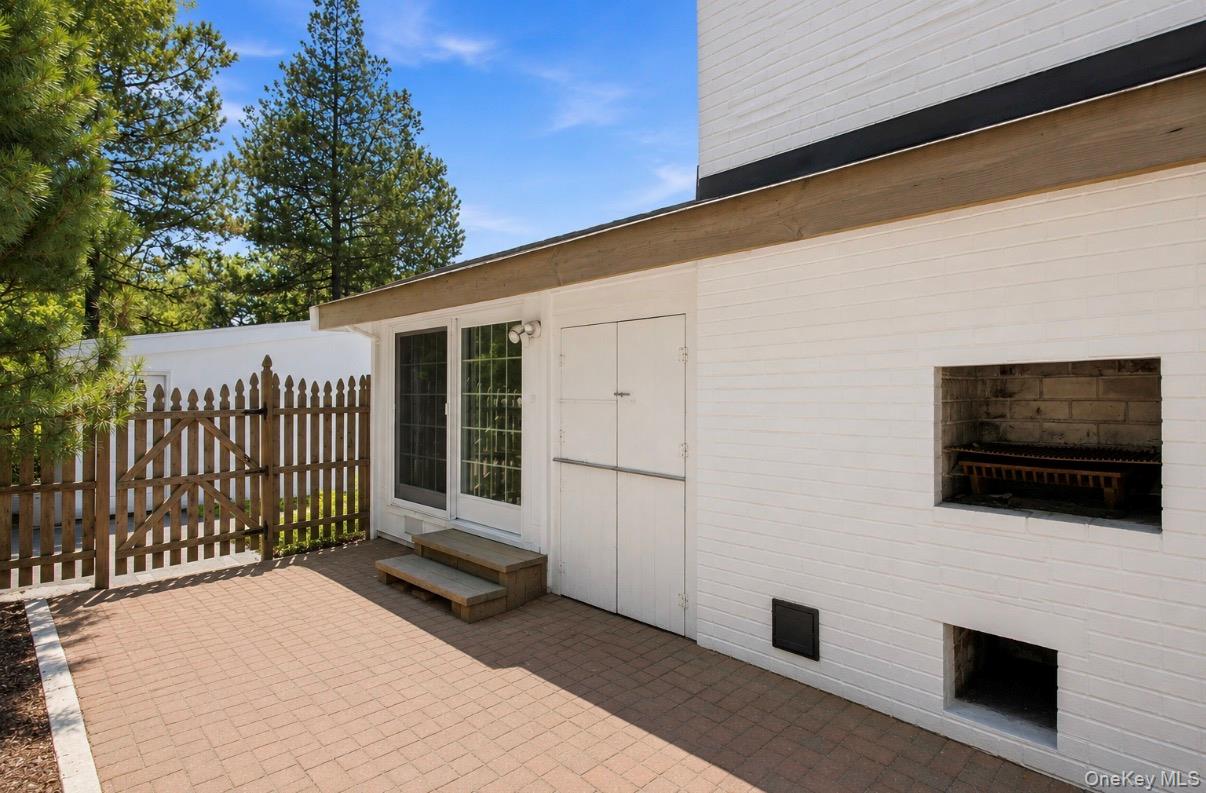 Photo 4 of this property