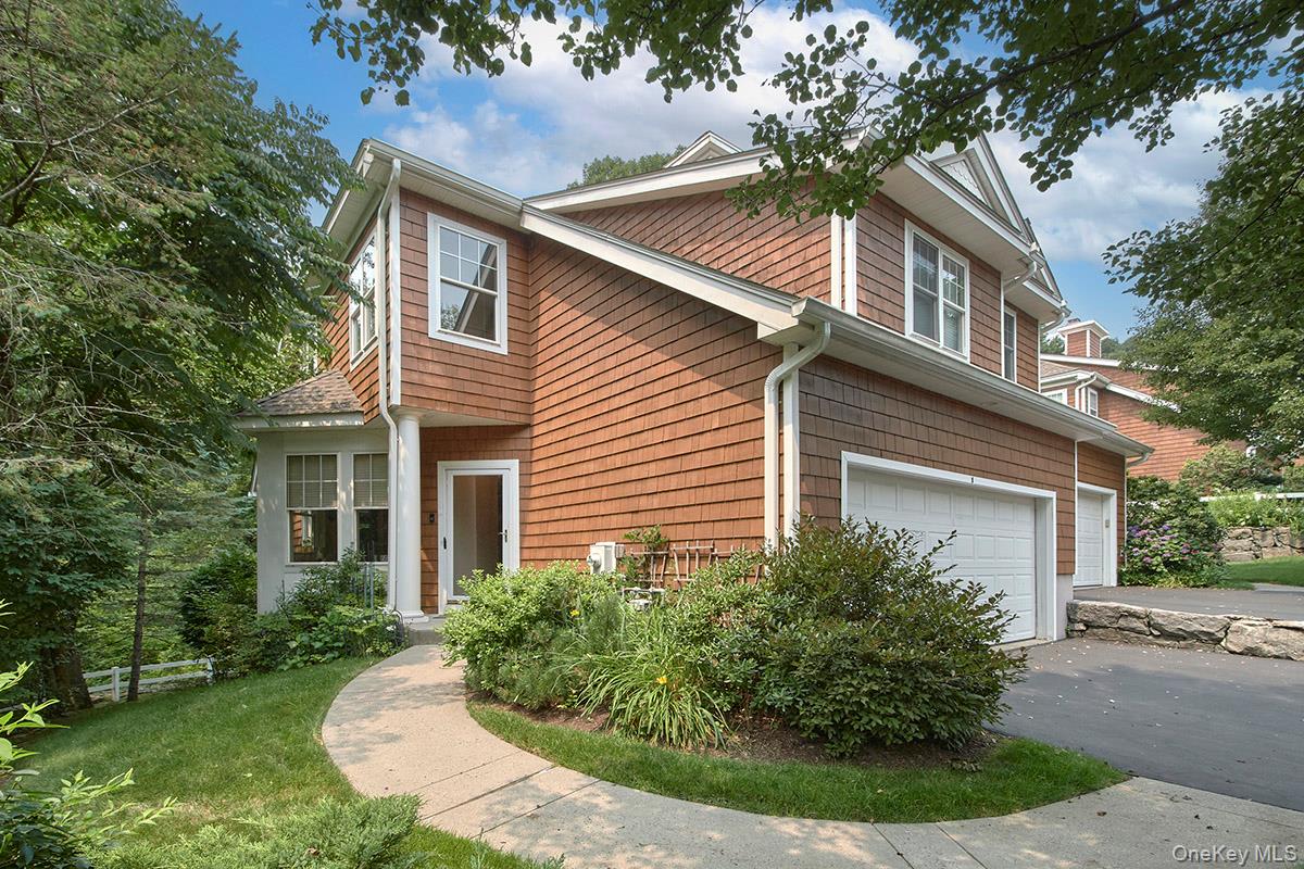 Much coveted end unit!!  Fabulous and fully renovated, this 3 Bedroom...