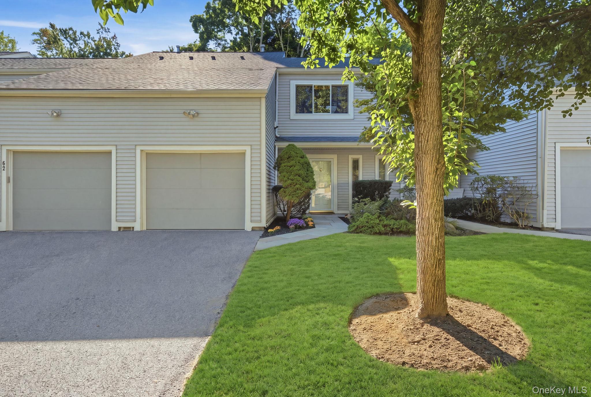 Yorktown Heights gives you quiet and convenience, and this townhouse s...