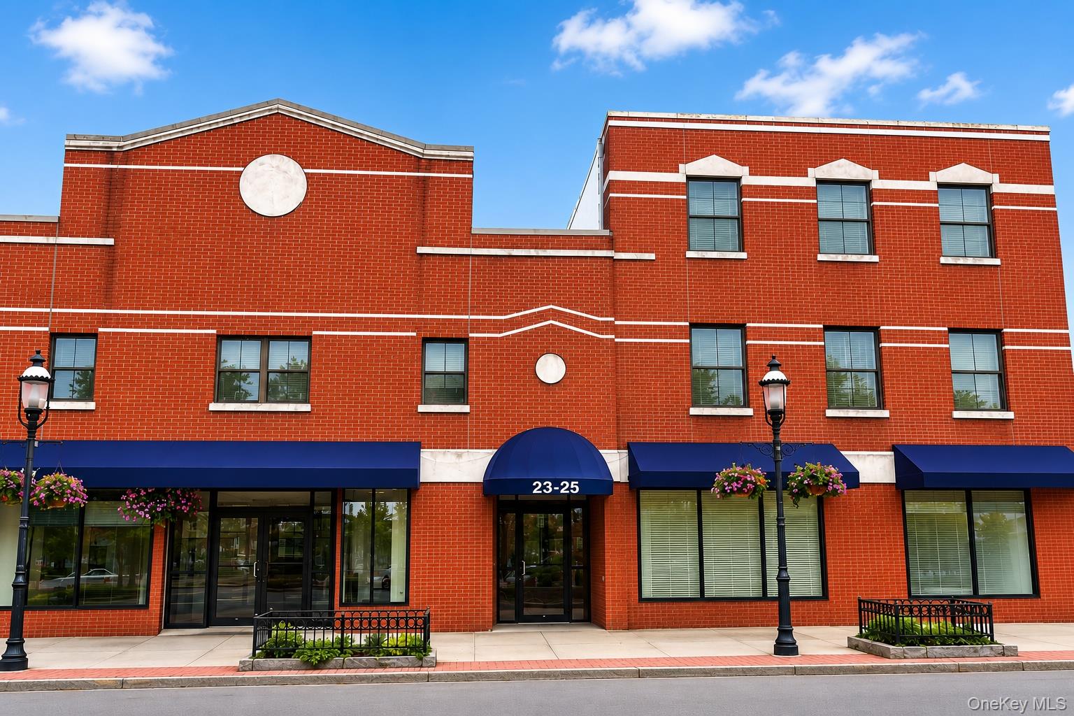 Bright, updated 800 sq.ft. storefront commercial retail space in the h...