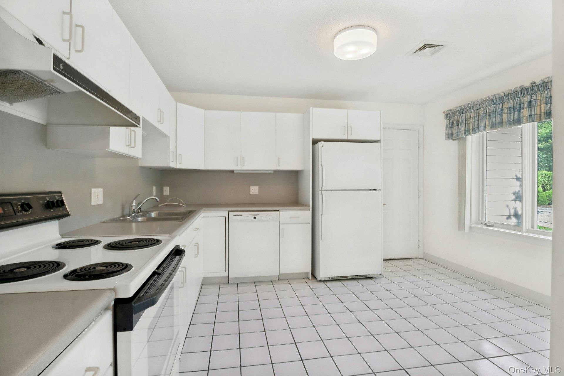 Photo 3 of this property