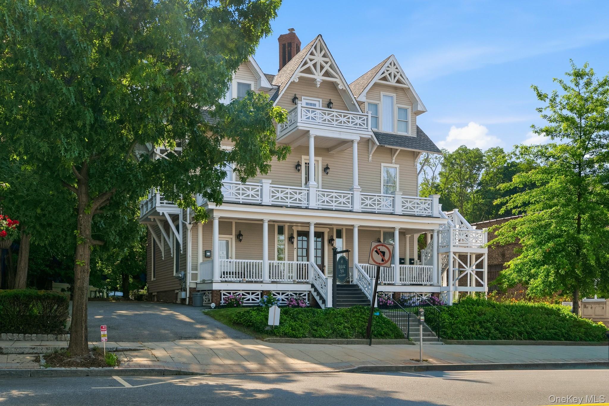 Welcome home! Incomparable 2 bedroom apartment with bonus room on Tarr...
