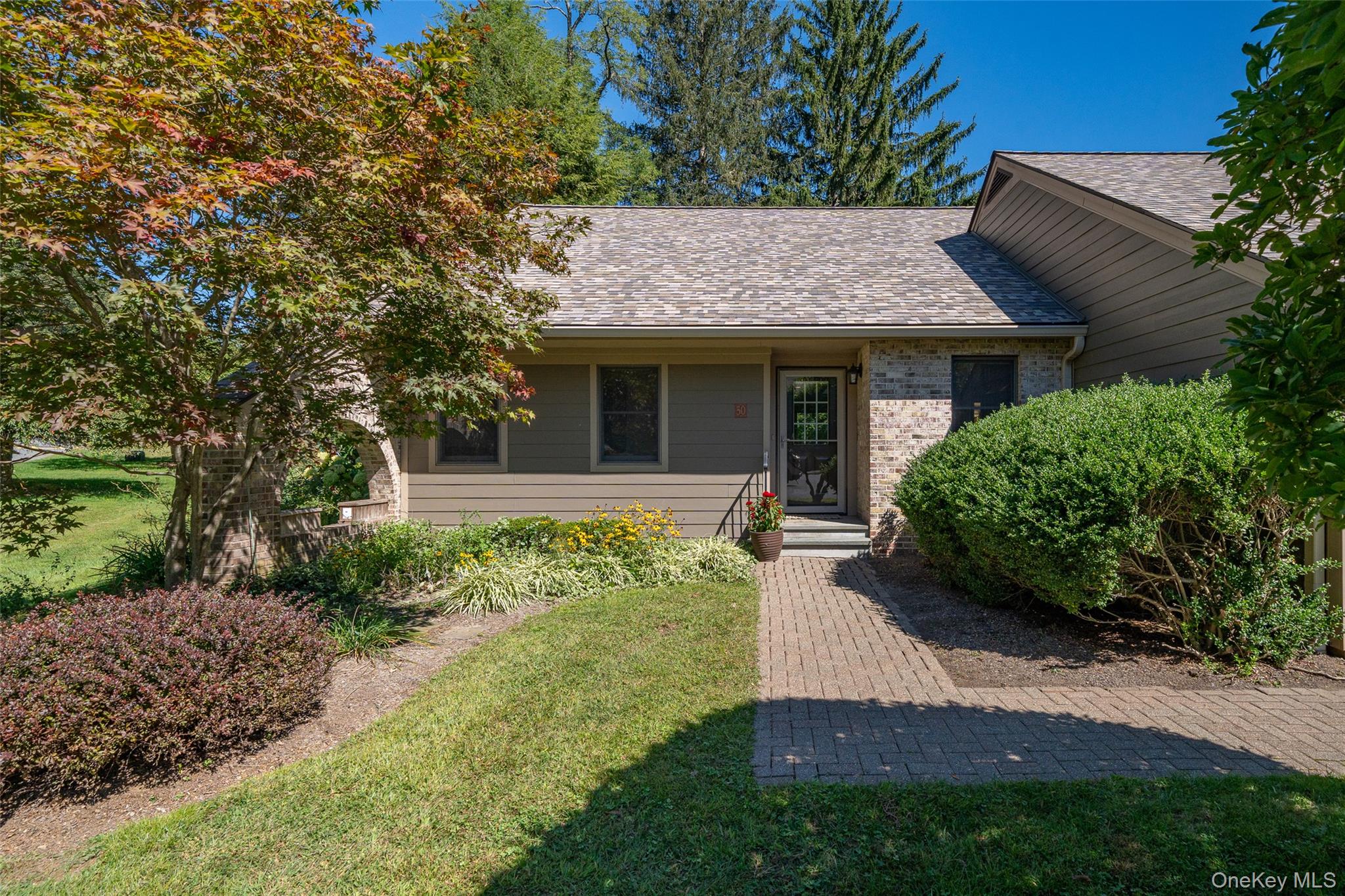 Perfectly positioned within Valeria's coveted Lakeside community, this...