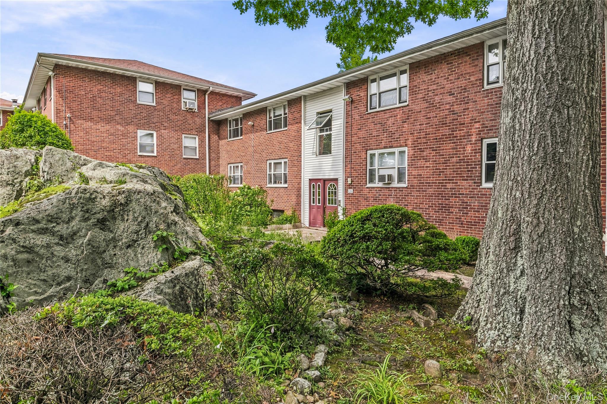 Park-like surroundings, a convenient Northwest Yonkers location, and m...