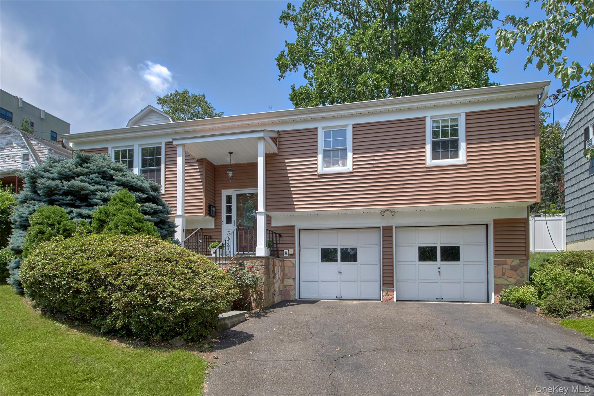 Commuter's Dream in Mamaroneck Village - Desirable Heathcote Hill Neig...