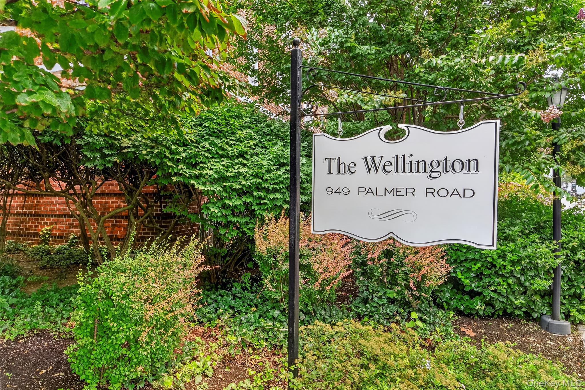 Opportunity knocks with this spacious, sun-filled corner 1-bedroom at...
