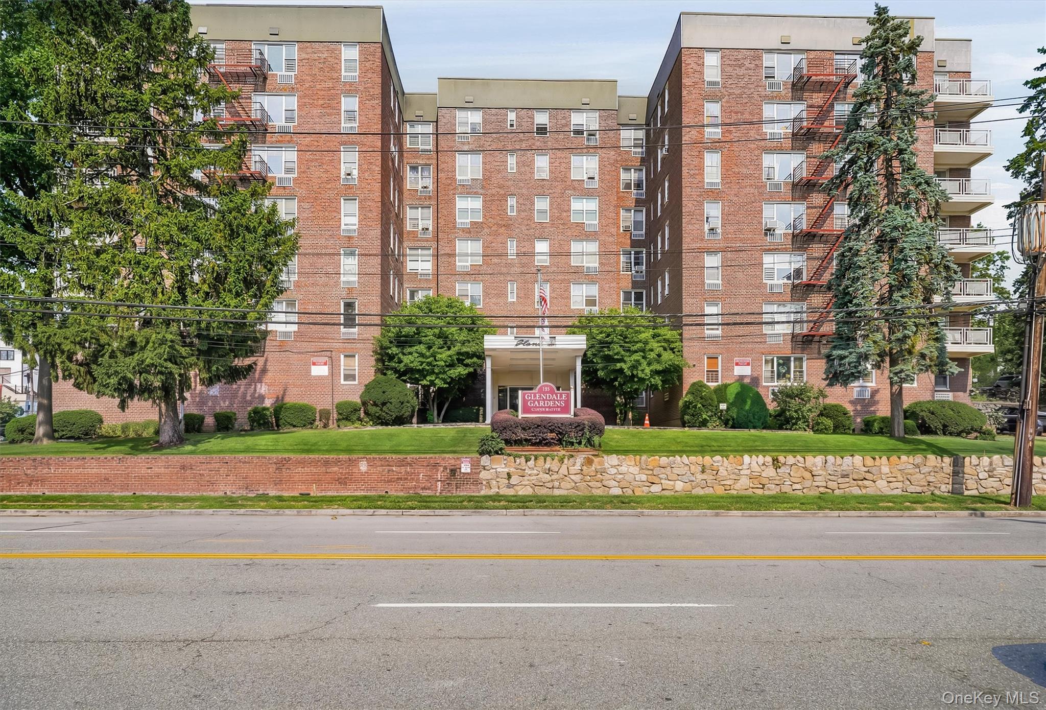 Turnkey condition meets everyday convenience in this stunningly totall...