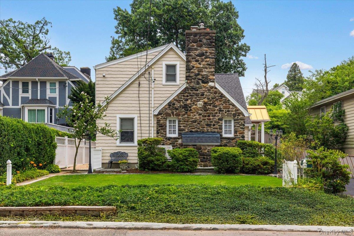 This beautifully maintained  and so very charming staggered colonial i...