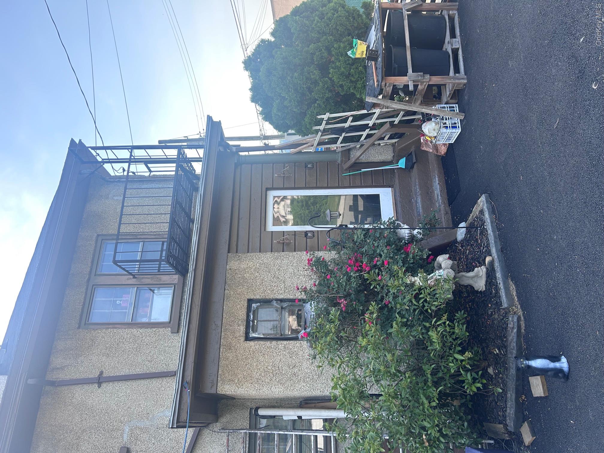 Welcome home to this charming 2-bedroom, 1-bath apartment located in a...