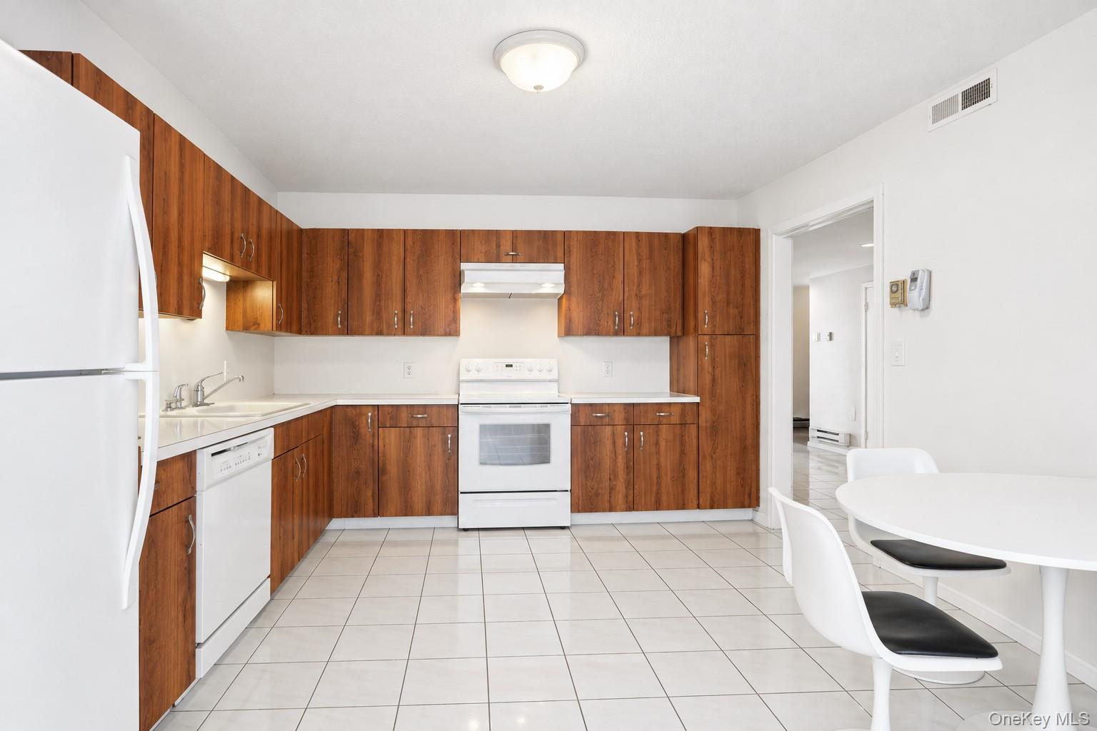 Photo 4 of this property