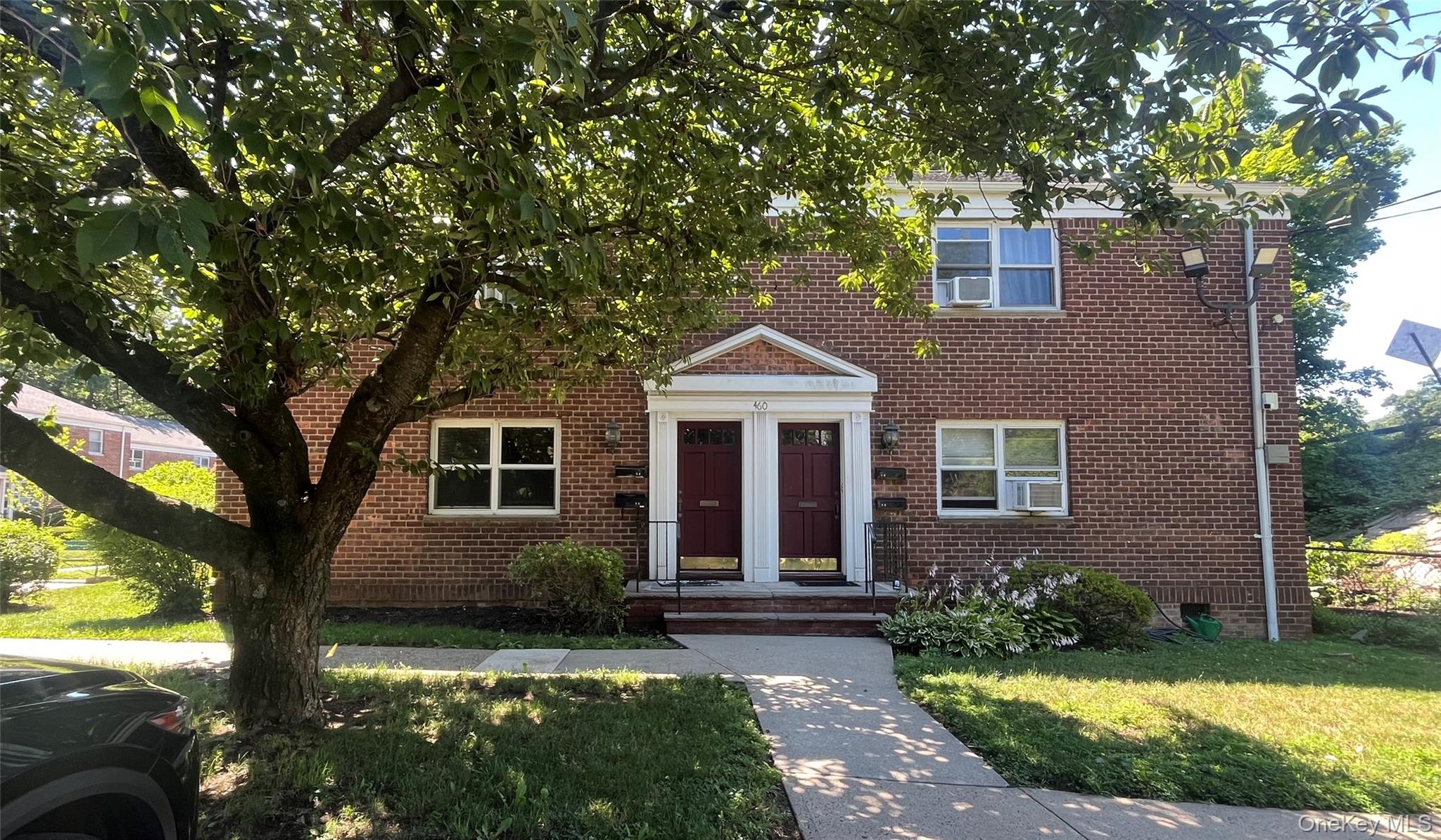 Welcome home to this charming and move-in-ready 1-bedroom, 1-bathroom...