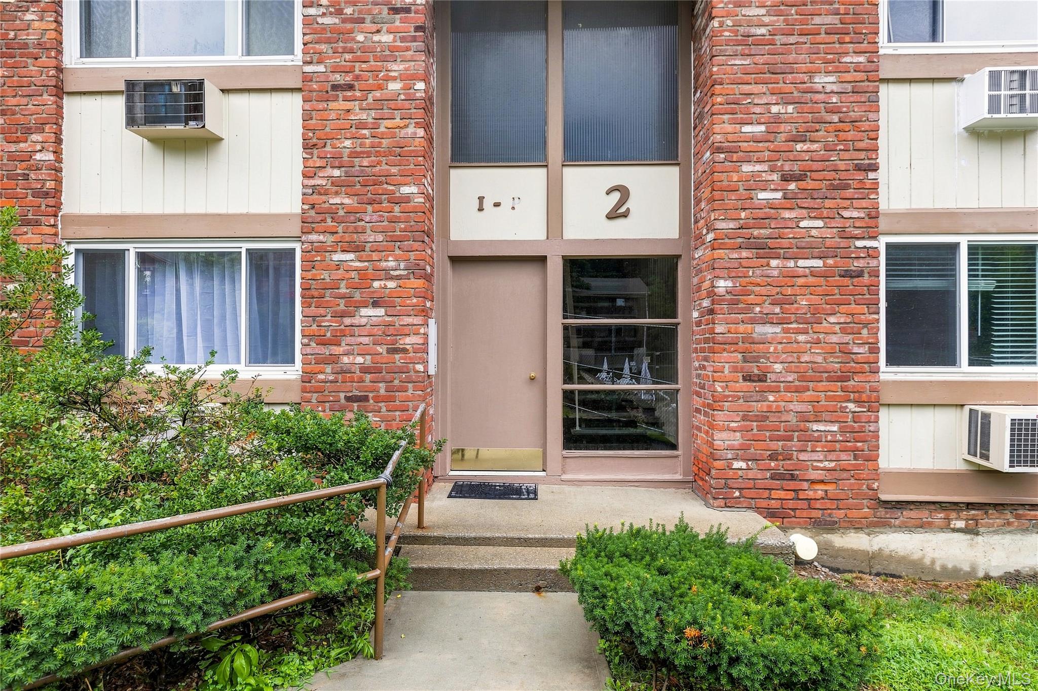 This one bedroom, one bath Condo is designed for easy living and comfo...