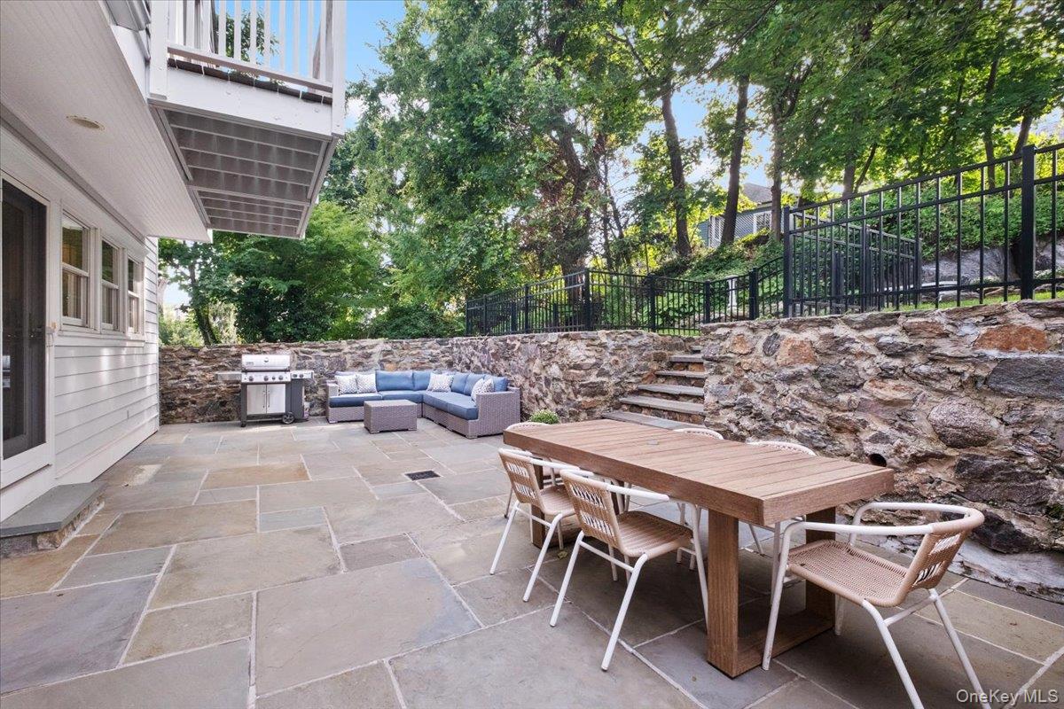 Photo 4 of this property