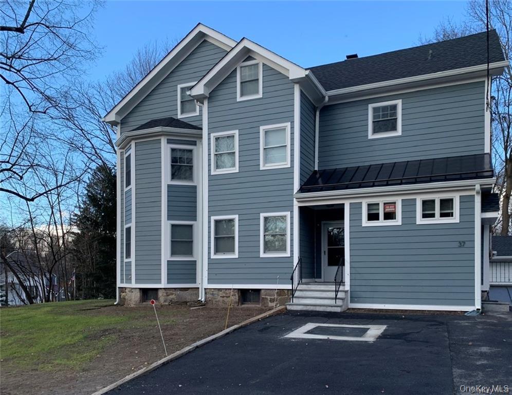 Great opportunity to live in the heart of Katonah! This beautifully re...