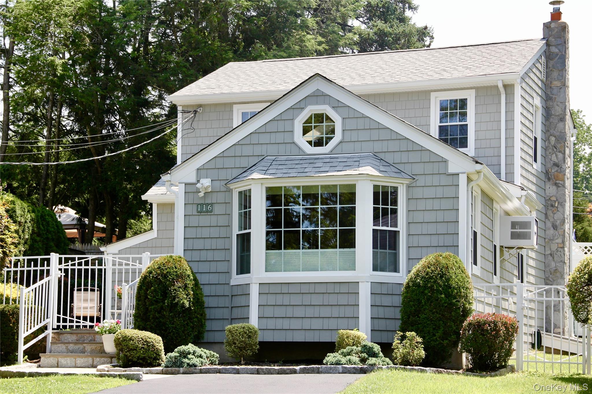 Photo 4 of this property
