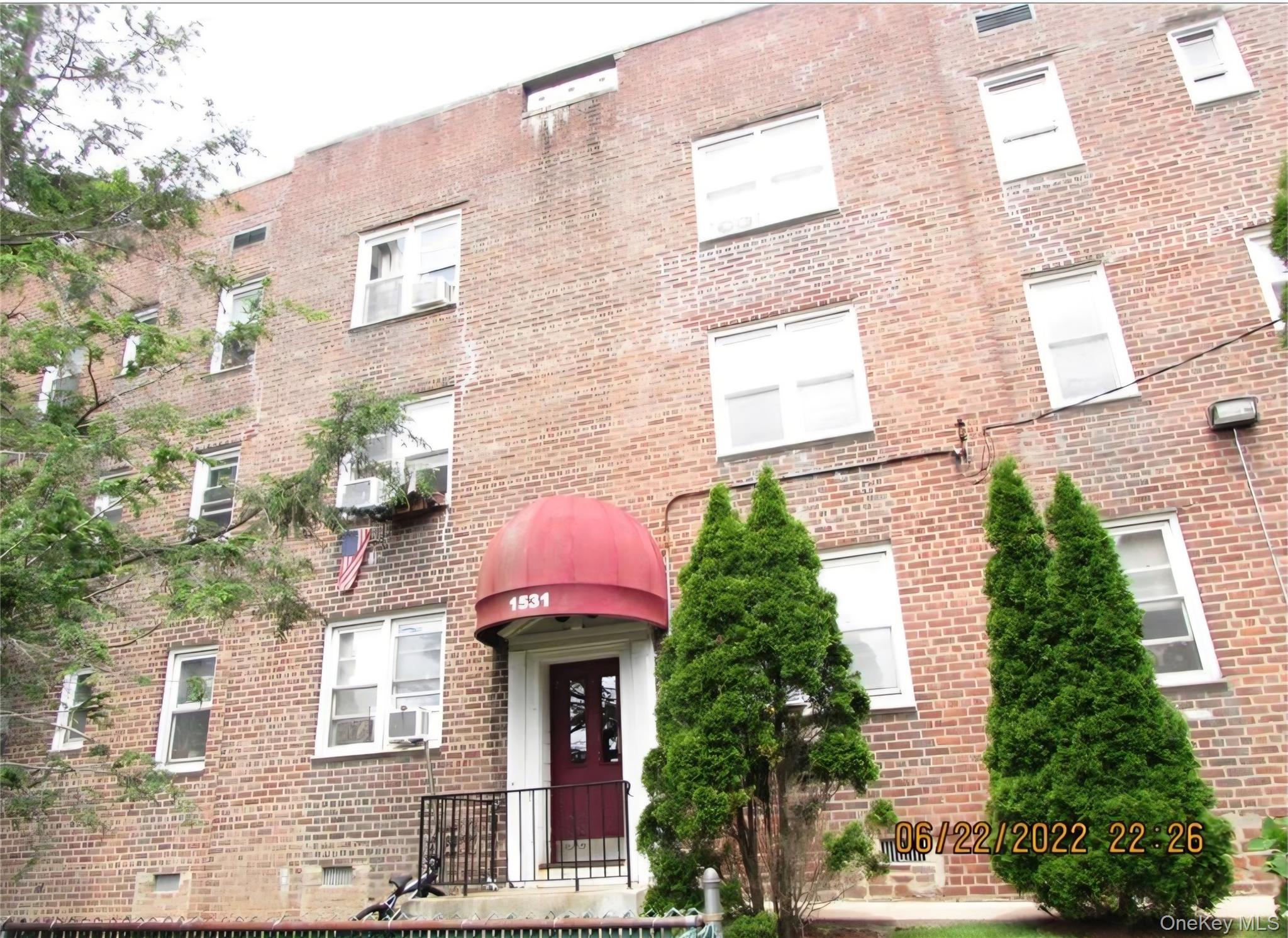 Beautiful Ground floor 1 Bedroom garden style Co-Ap for rent. Featurin...