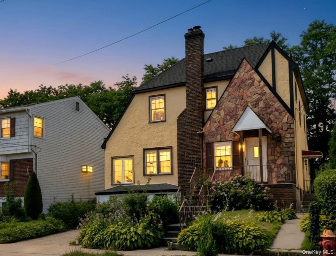 Beautifully renovated, fully detached, 1-family home, offering 4 spaci...