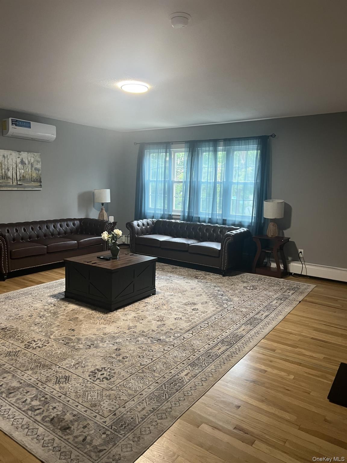 Beautiful newly renovated 3-bedroom 2 full bathroom apartment can be r...