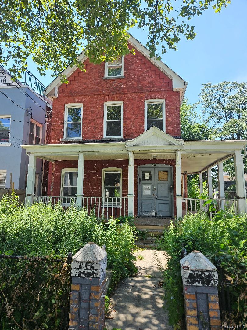 Excellent investment opportunity! This all brick two-family home in Mo...