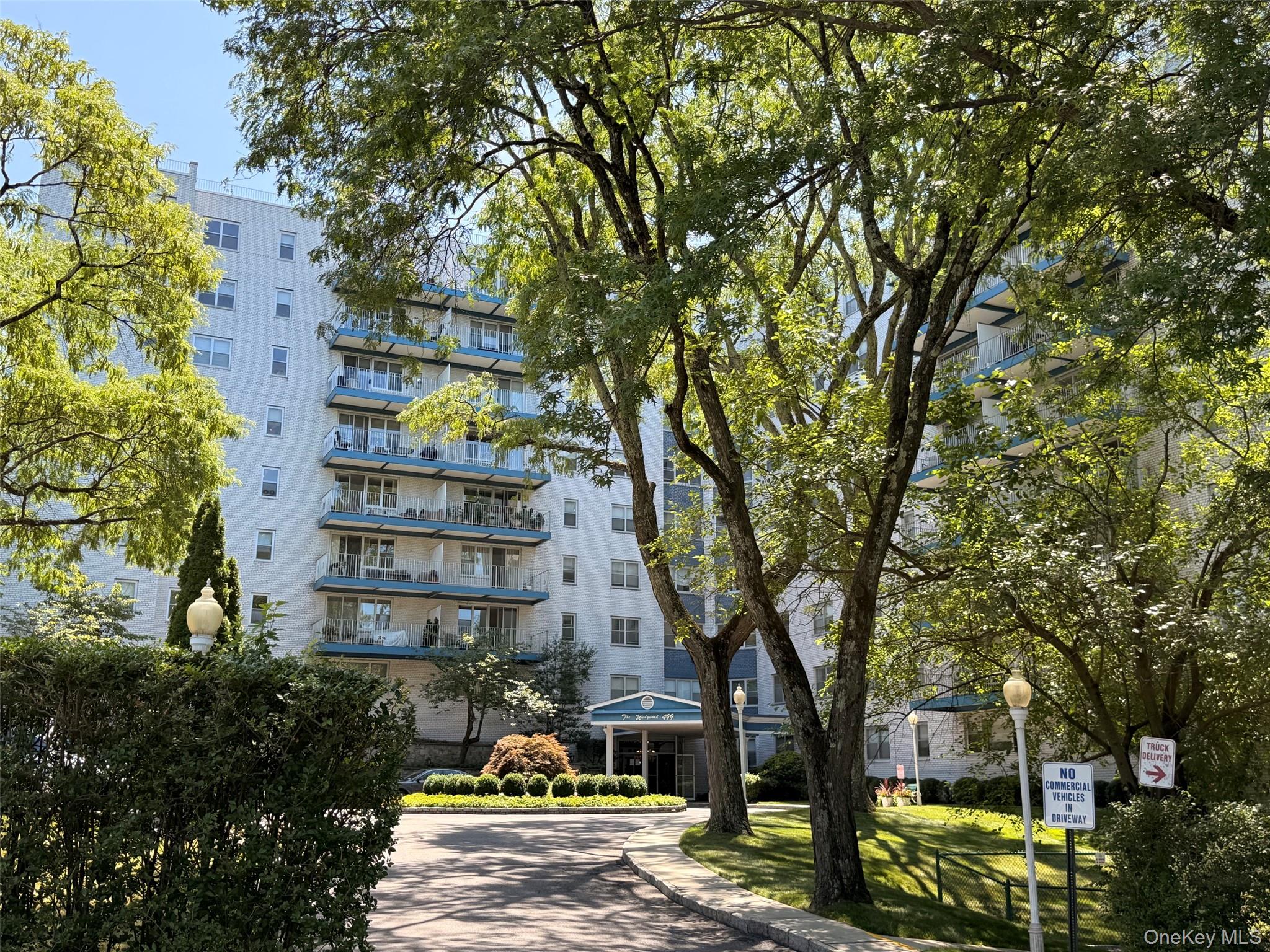 Wecome to the unit you have been waiting for! In a luxury building nam...