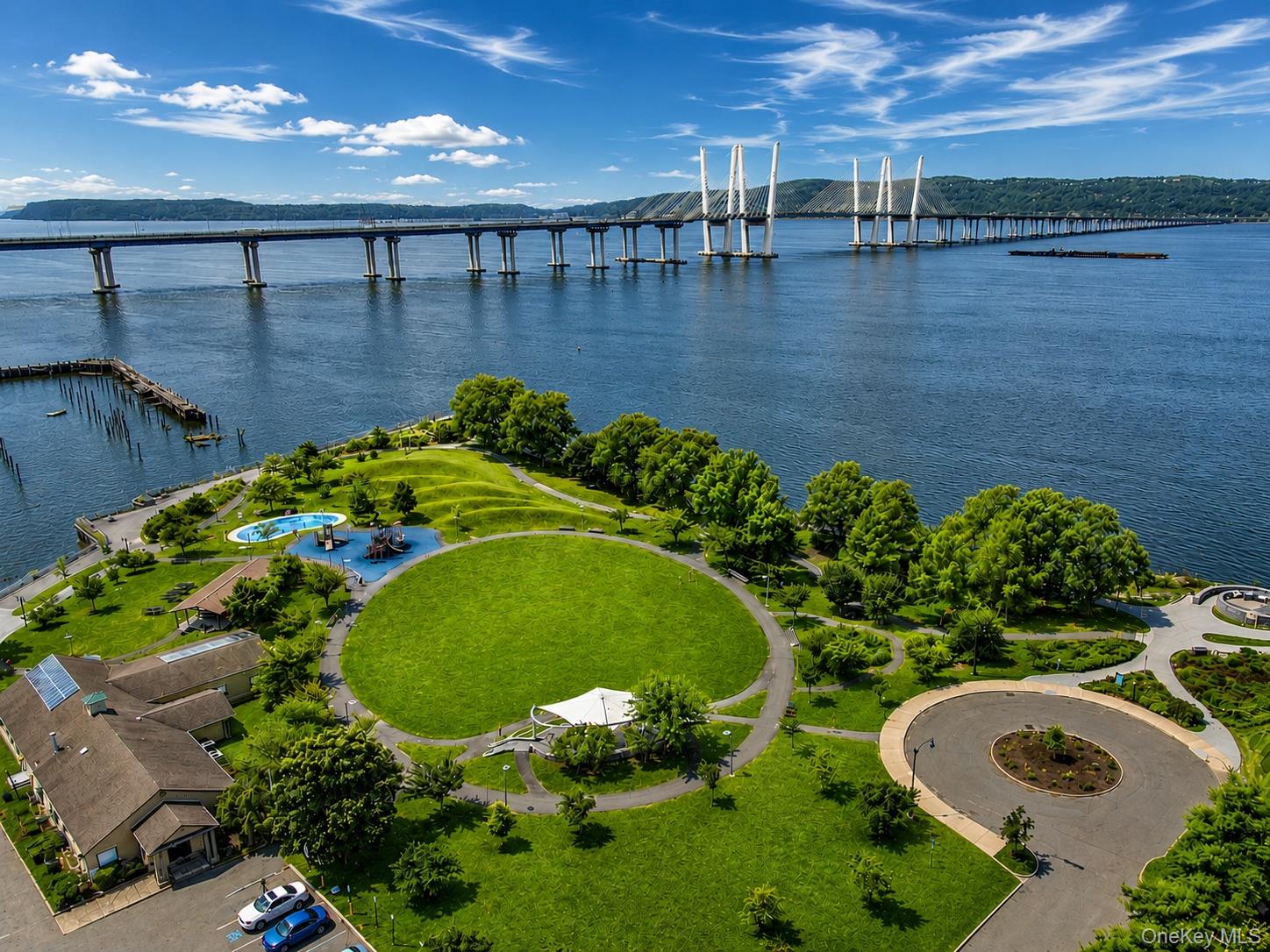 An extraordinary waterfront residence awaits you at Hudson Harbor. Thi...