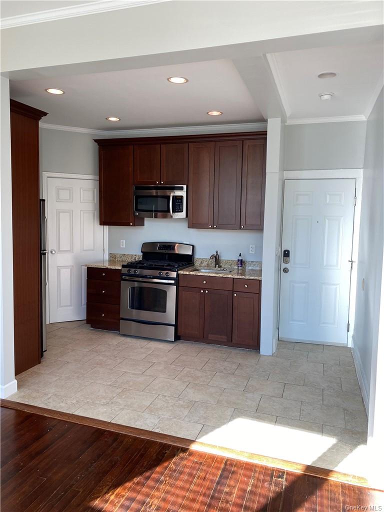 Beautiful 1 Bedroom apartment with central downtown Pleasantville loca...