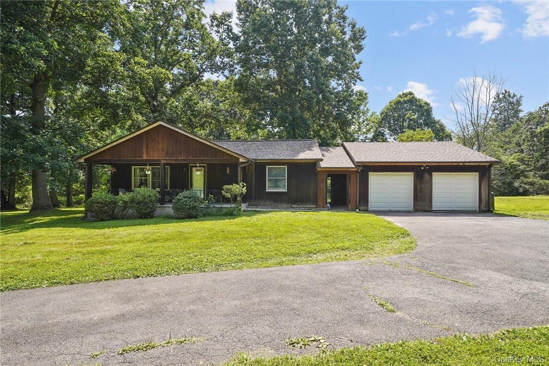 Welcome to Apple Bee Farm! This newly renovated  rental home is privat...