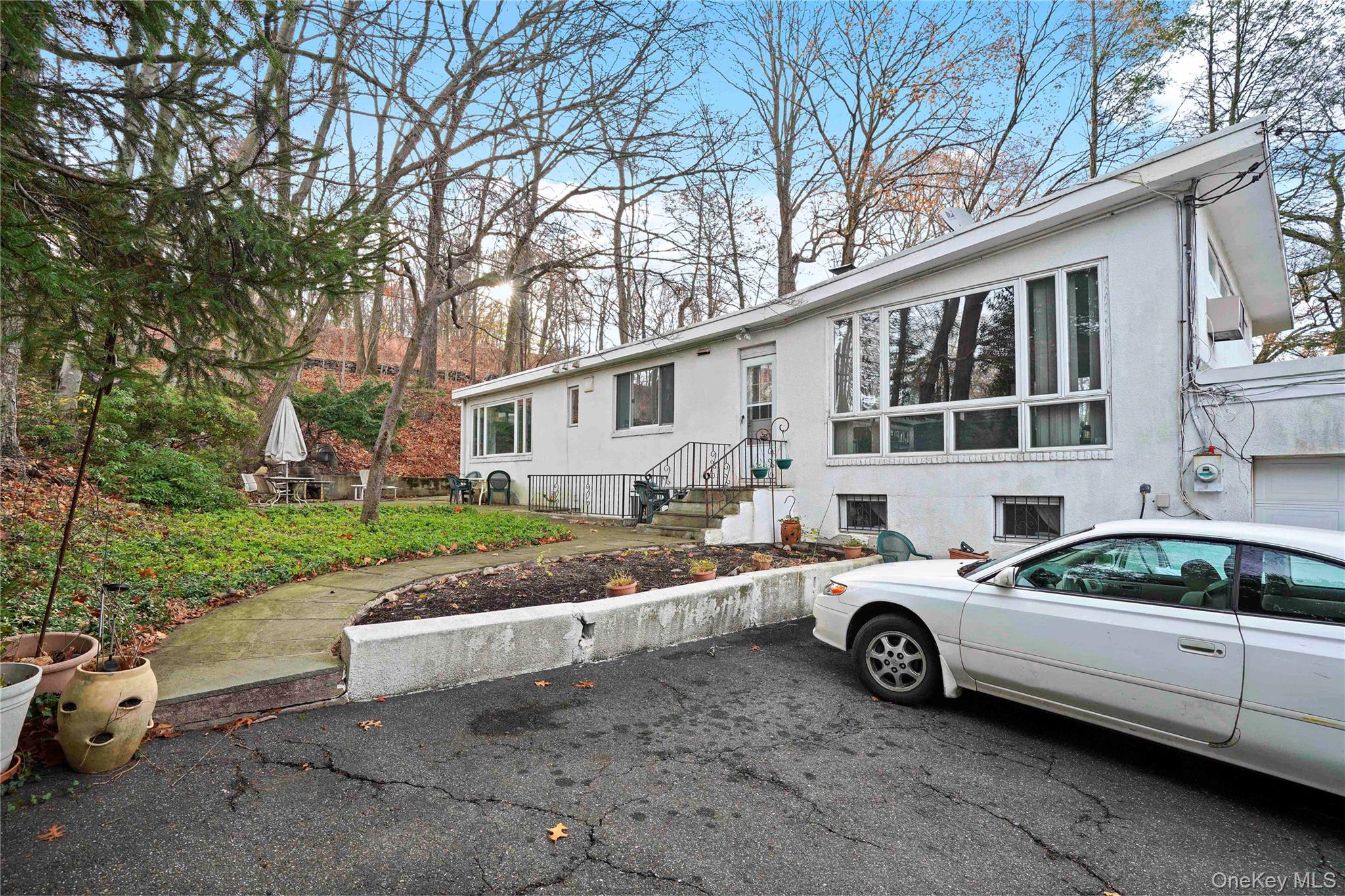 Welcome home to this fully furnished, short term rental! Rental runs t...