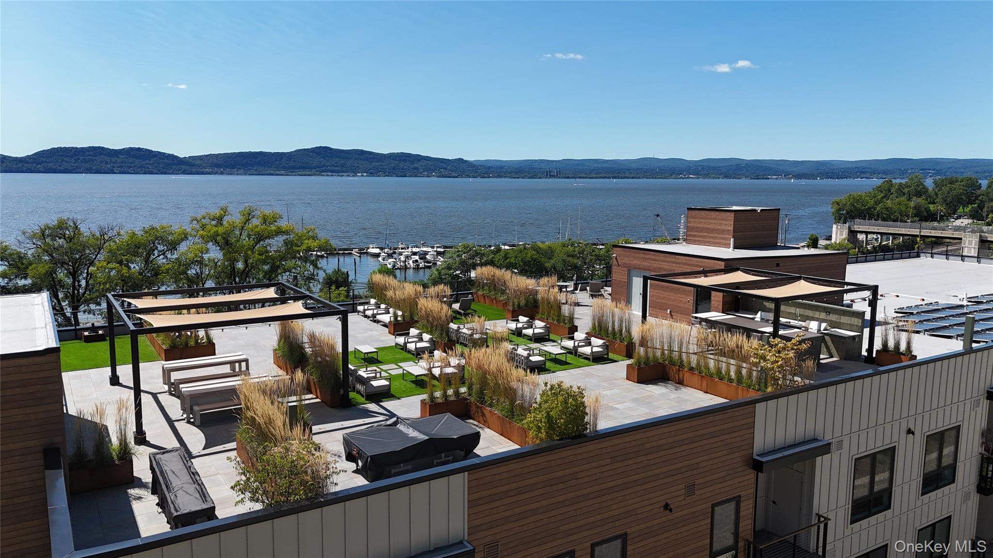 Brand-new luxury condominium. Move in this summer and experience a lif...