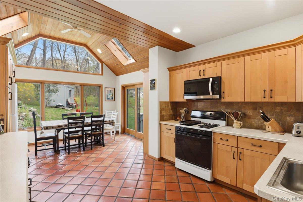 Photo 5 of this property