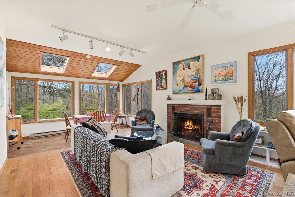 Photo 4 of this property
