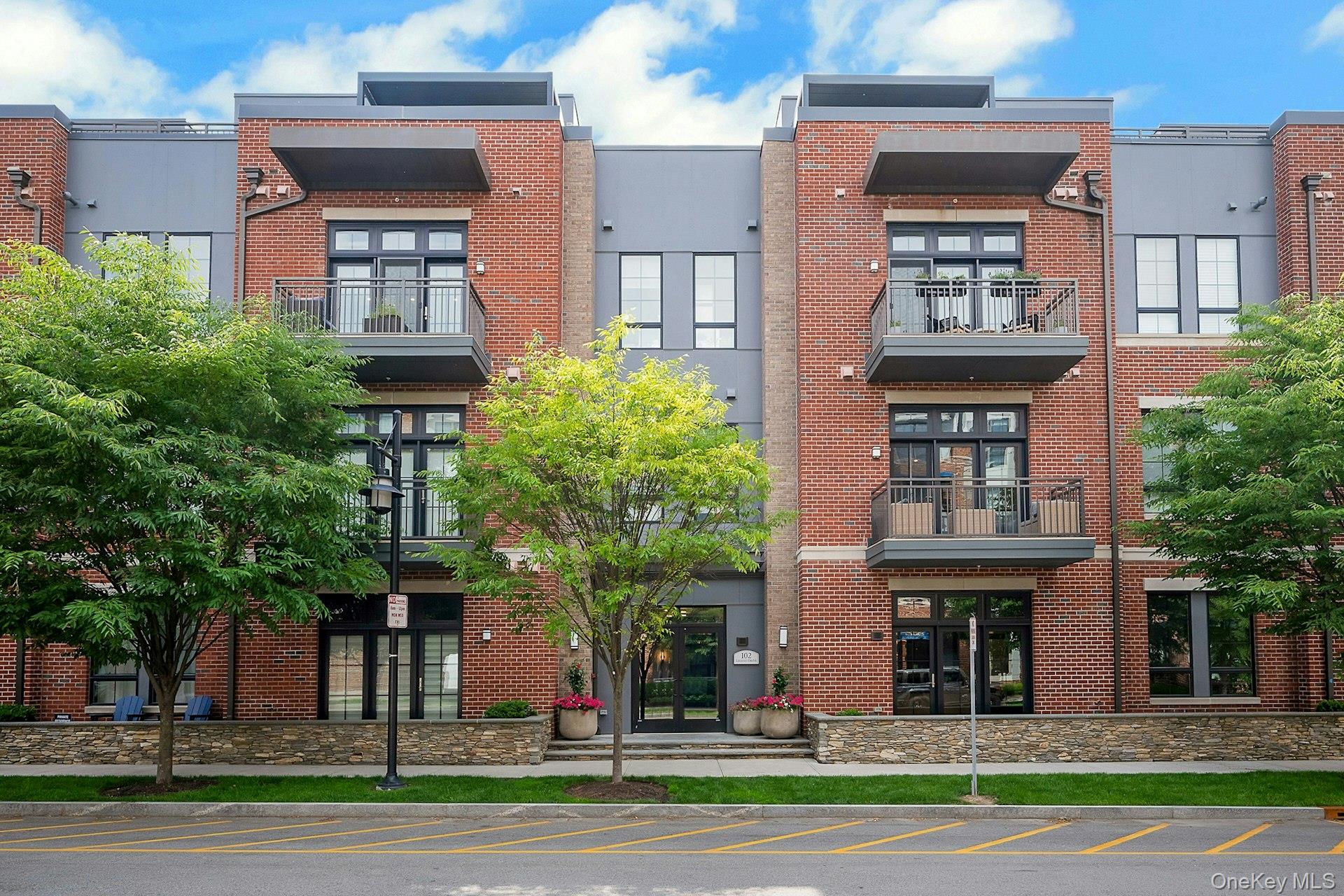 Welcome to The Lofts at Edge-on-Hudson, where modern design meets vibr...
