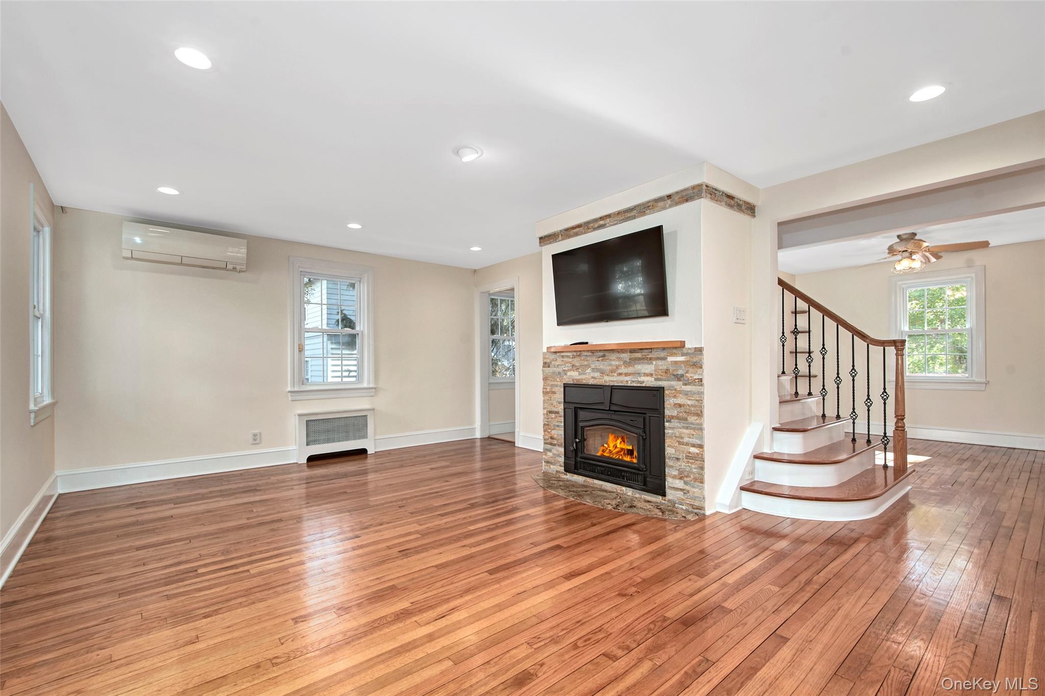 Photo 4 of this property