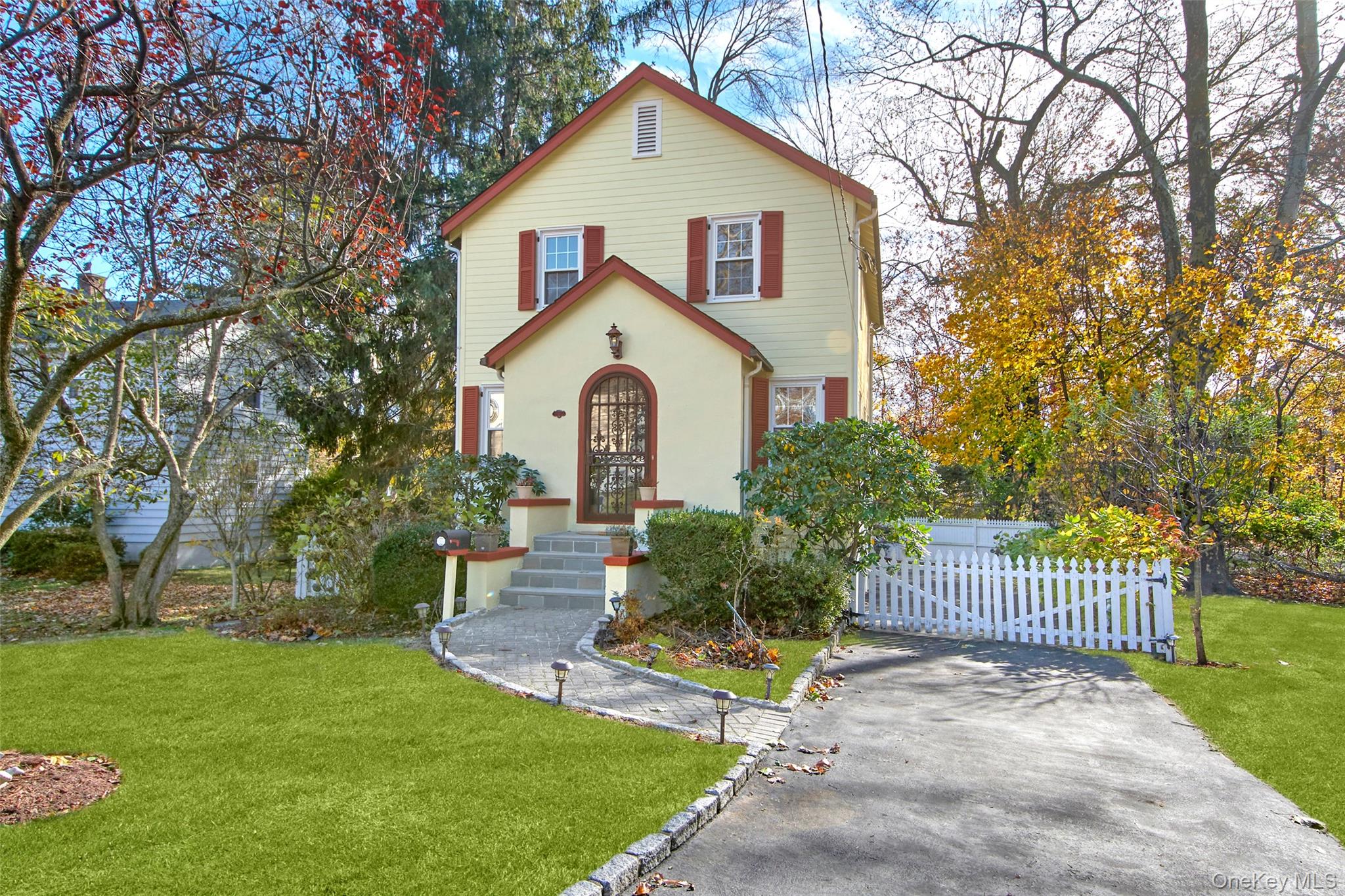 Beautifully updated 2- bedroom, 2-bathroom home in a prime central Rye...