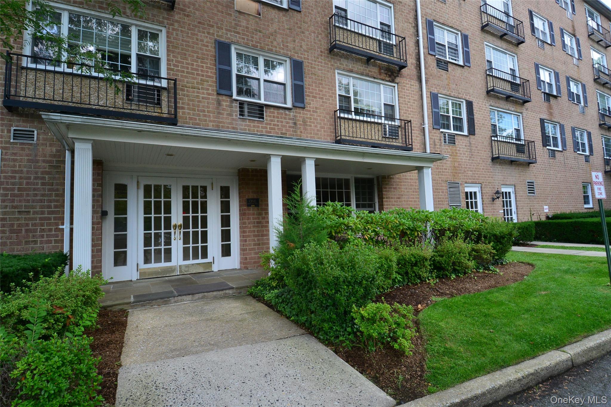 Sunny Ex-Large Condo unit features, New Kitchen with New stainless-ste...