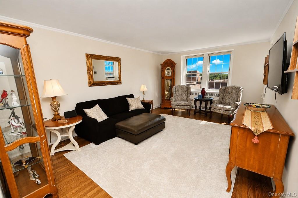 Truly Move In Ready ,Bright and airy top-floor one-bedroom co-op in Th...