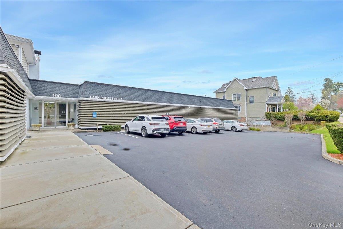 Freshly refurbished and move-in ready, individually owned, Professiona...