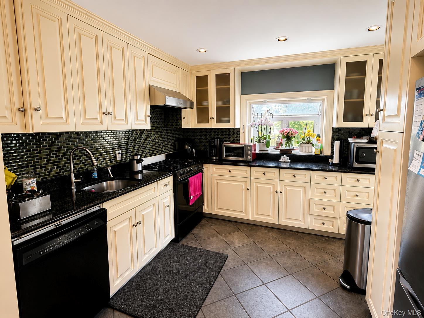 Photo 4 of this property