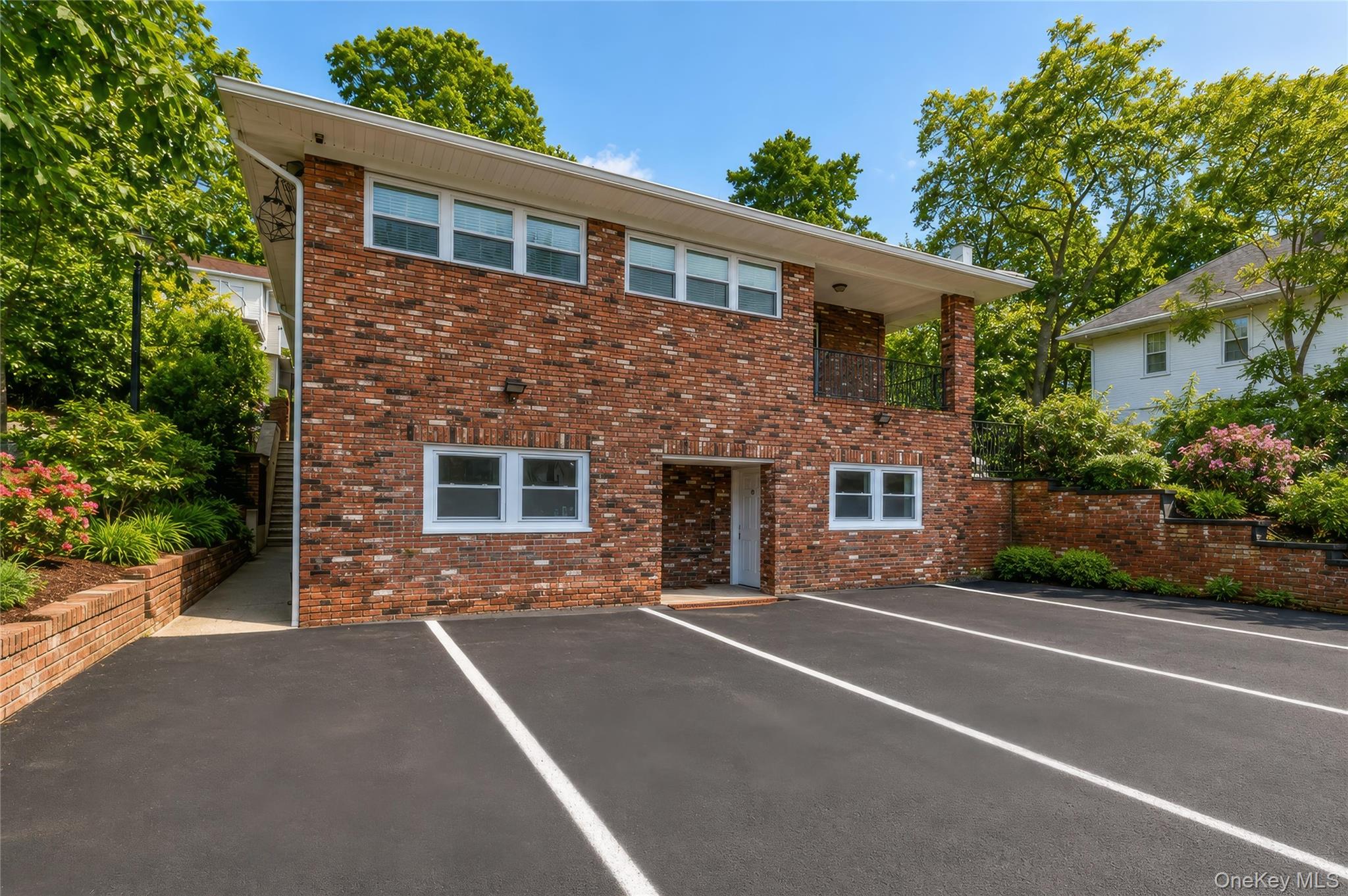 Move-In Ready Three-Family Home in Ardsley School District!! Perfect L...