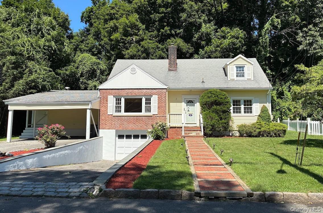 Don't miss this wonderful 5 bedroom 3 bath home located in a convenien...