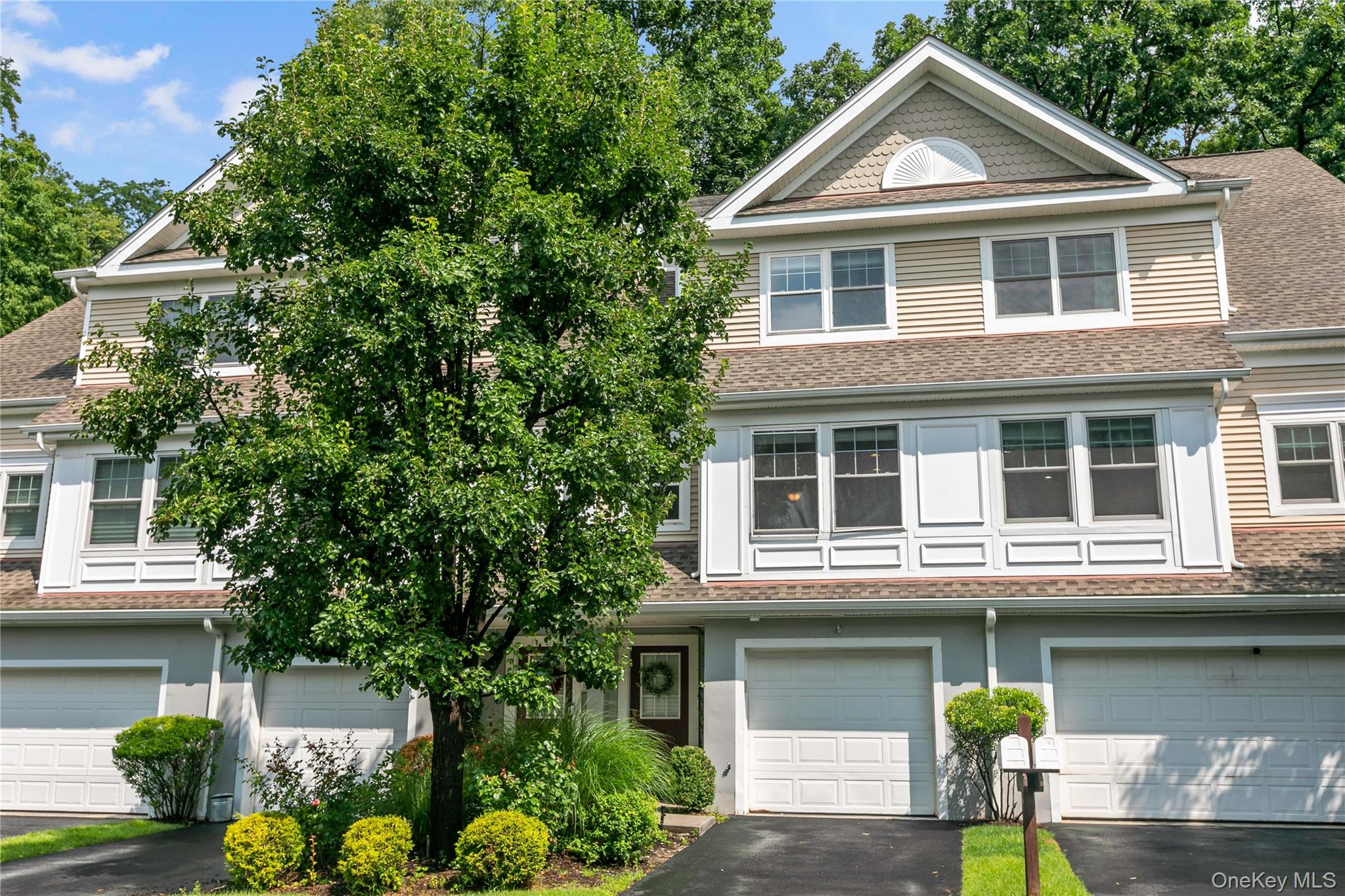 WELCOME HOME To luxury living at its best in a suburban setting in thi...