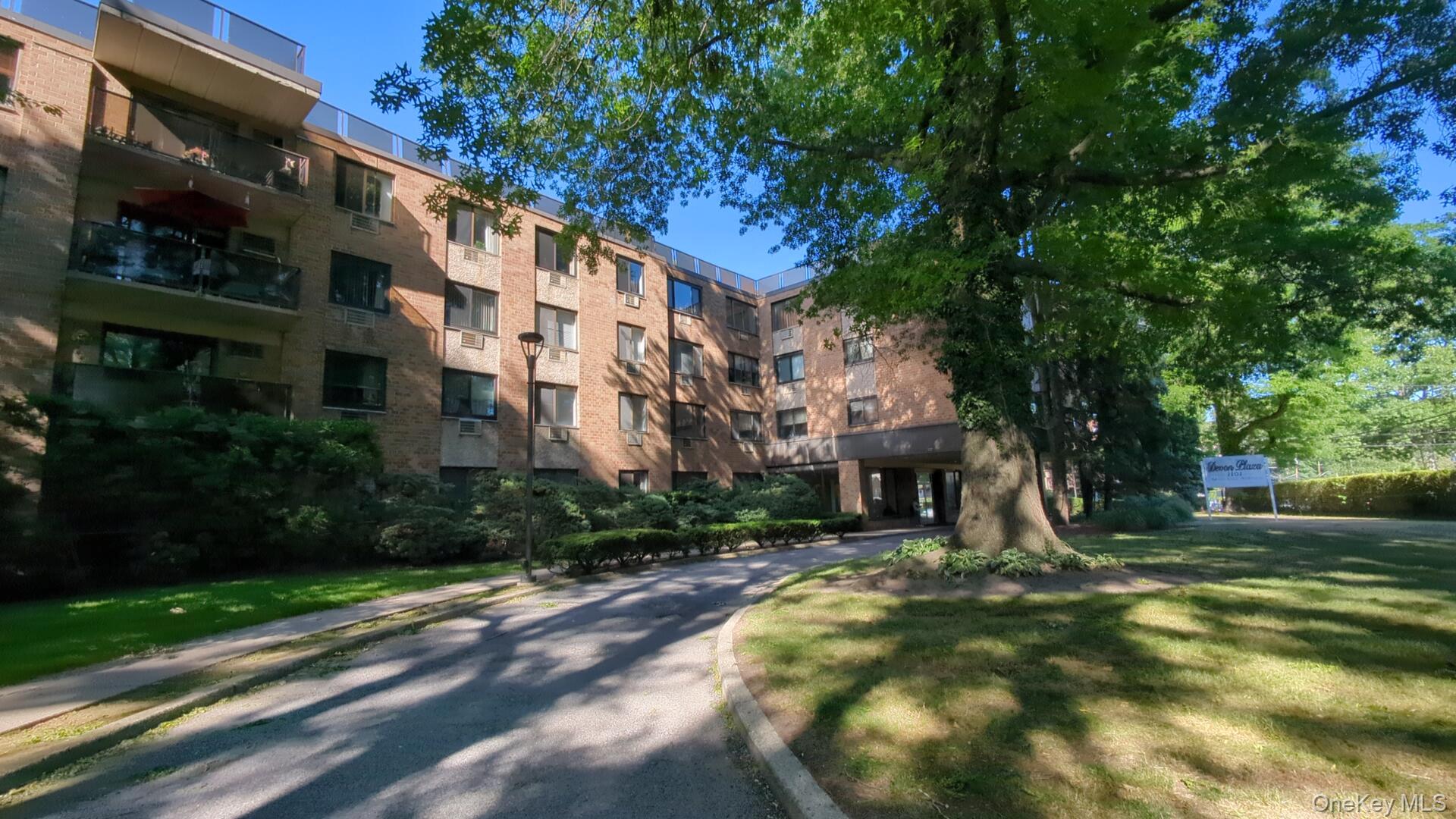 Imagine the possibilities with this spacious 2-bedroom, 1-bathroom co-...