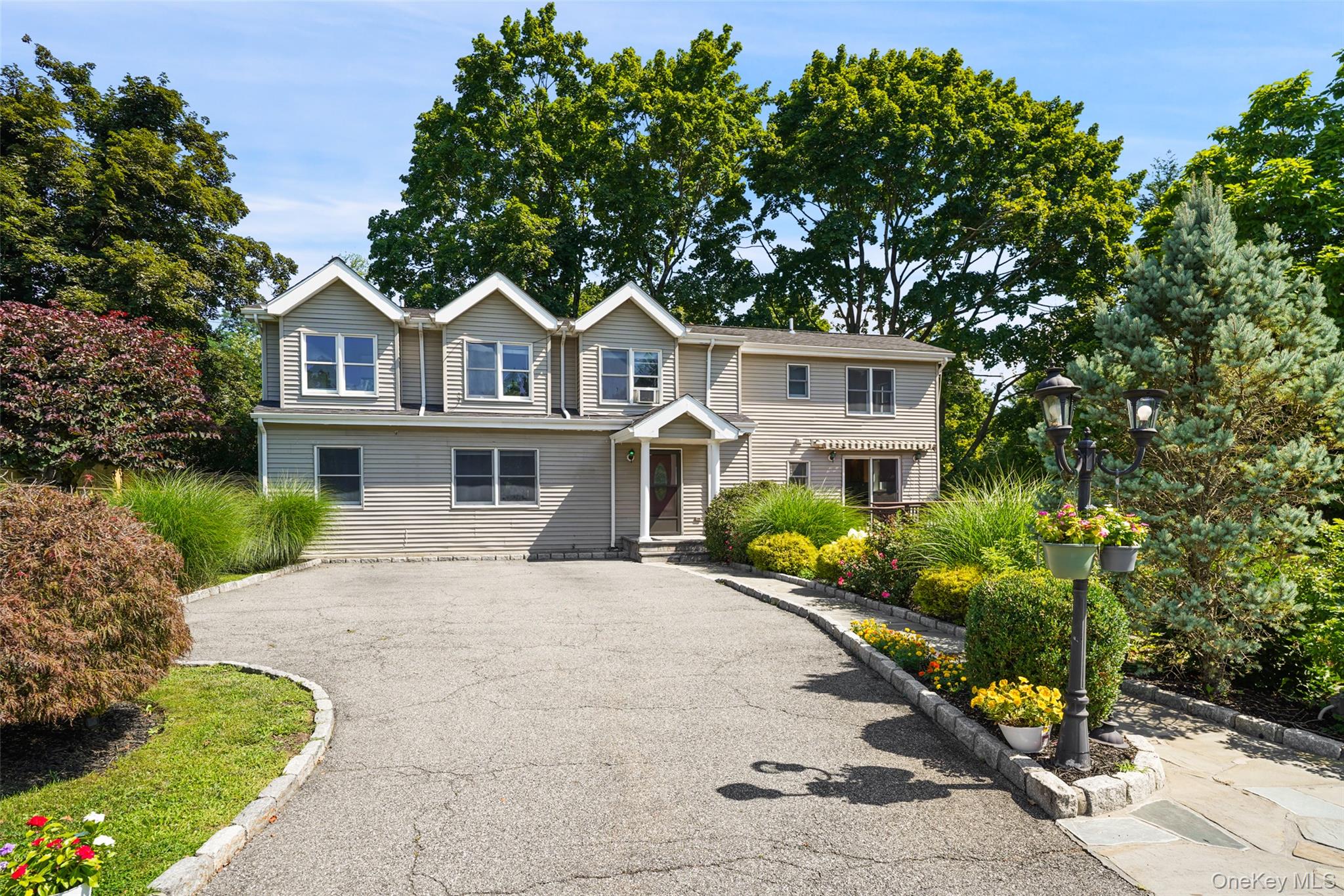 Pristine, freshly painted, sun filled 4 bedroom/ 3 bath colonial on go...
