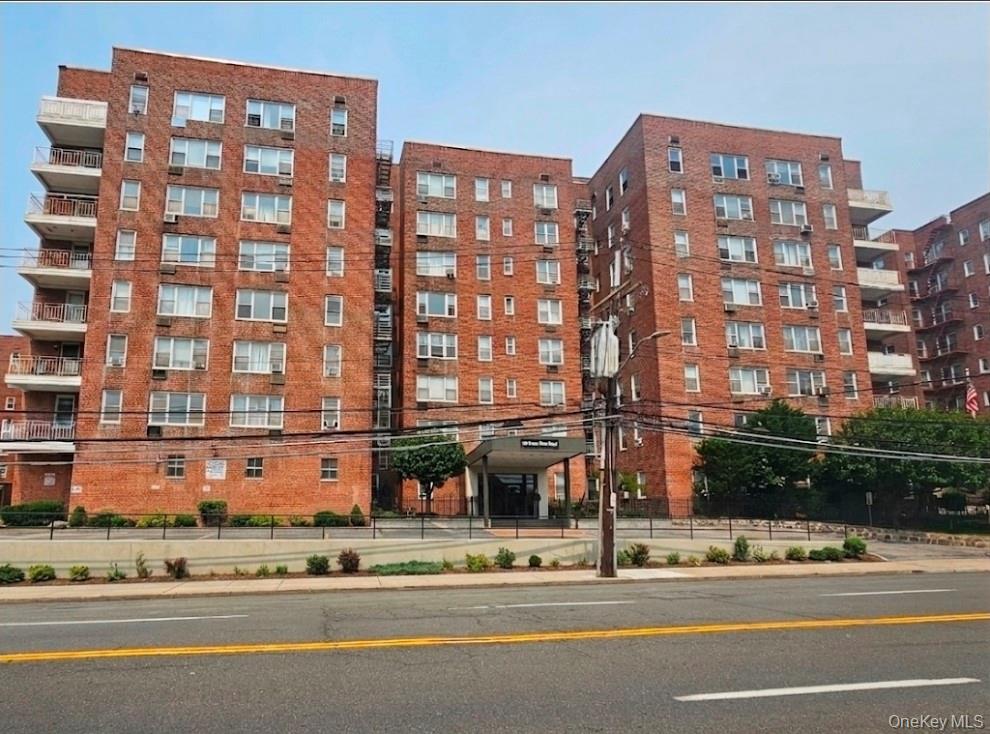 Great 1 bedroom apartment centrally localized to metro north and minut...